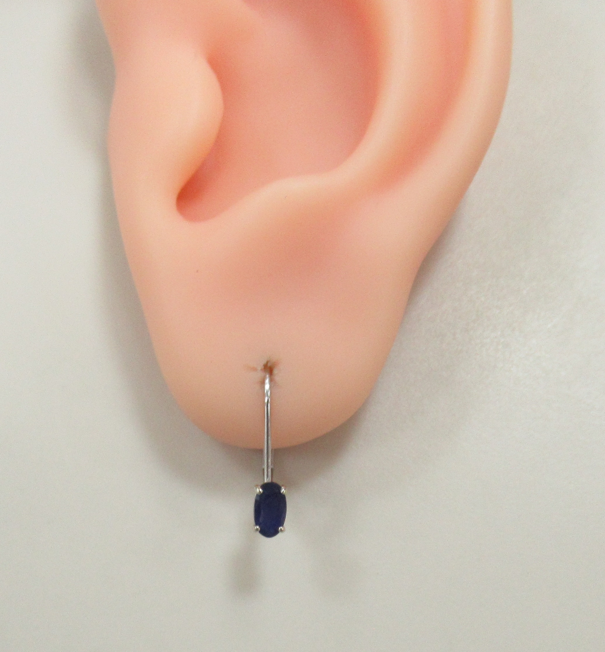 Серьги из белого золота с сапфирами